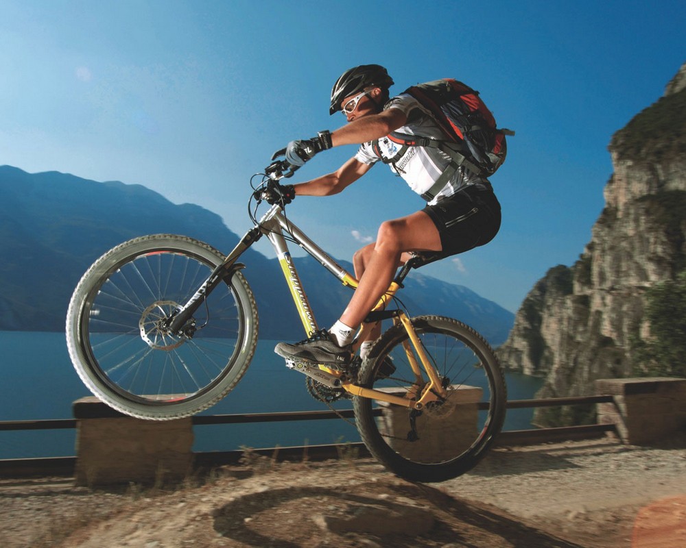 SPORT & RELAX sul Lago di Garda - vela - windsurfing - canyoning - bike - arramicata - trekking - scuola vela e surf - noleggio bici